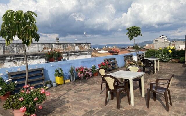 Check Inn B&B - Hostel