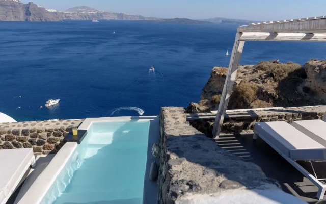 Solstice Luxury Suites