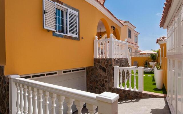 Villa With Pool in Sonnenland Q10