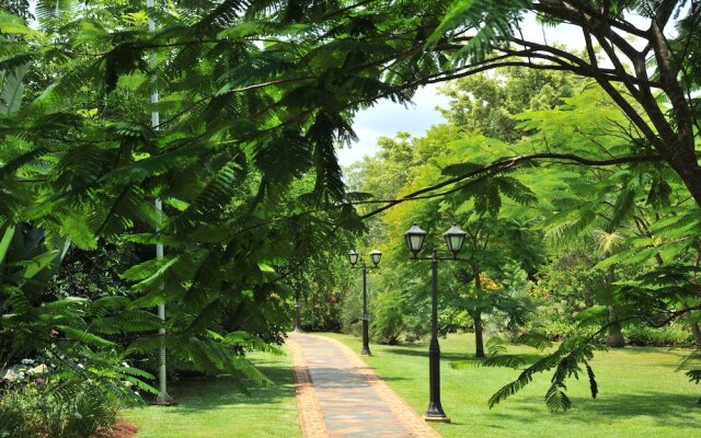 Summerfield Luxury Resort & Botanical Garden