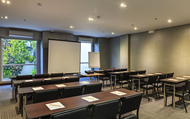 Microtel by Wyndham Acropolis