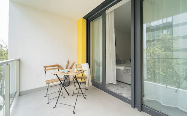 WestSide Garden Apartments by Urbanrent
