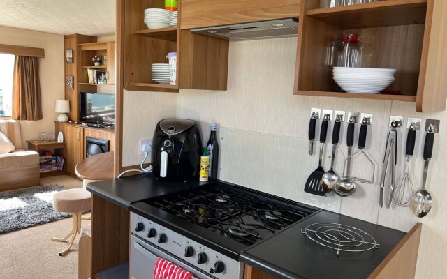 Super 3 Bedroom Pet Friendly Caravan With Decking