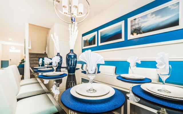 Stunning 8BR Theater Pool w Greenview