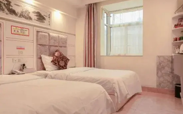 Anfeng Royal Hotel (Dahongshuixiang Branch)
