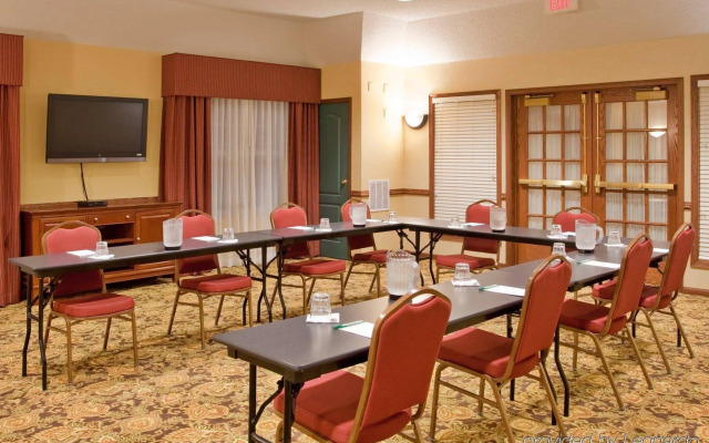 Country Inn & Suites by Radisson, Kansas City at Village West, KS