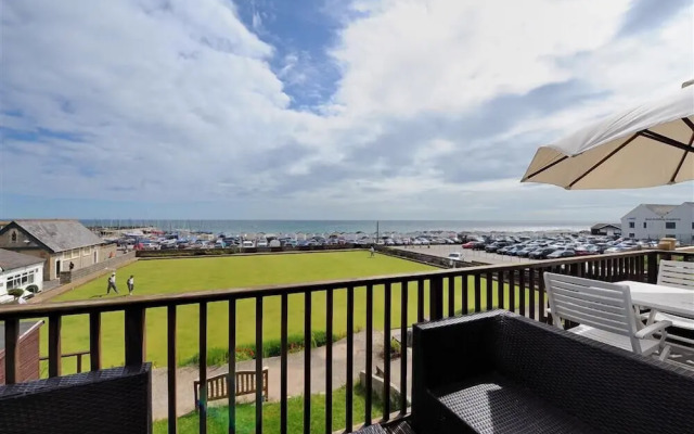 8 Bowling Green Chalets