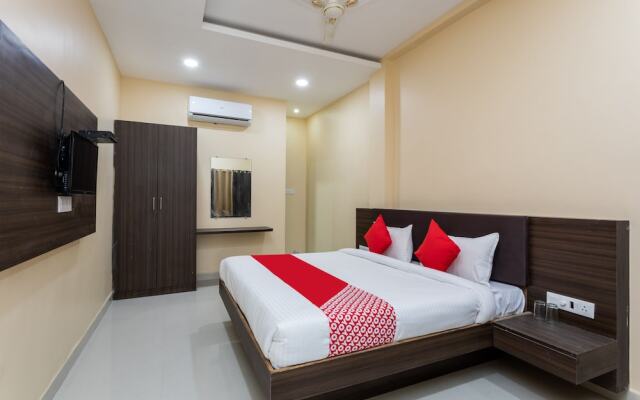 OYO 28247 Hotel SMR Palace
