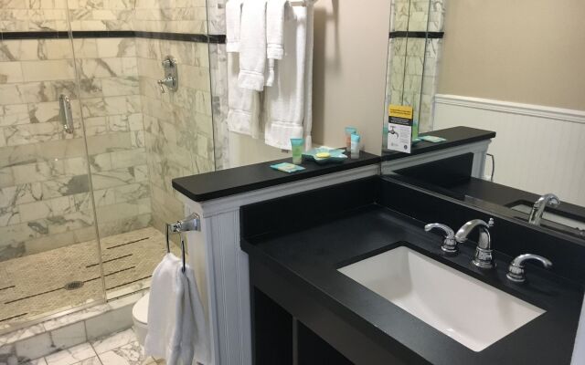 Glenmore Plaza Hotel