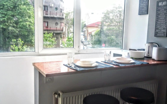 Central Bright Modern Studio