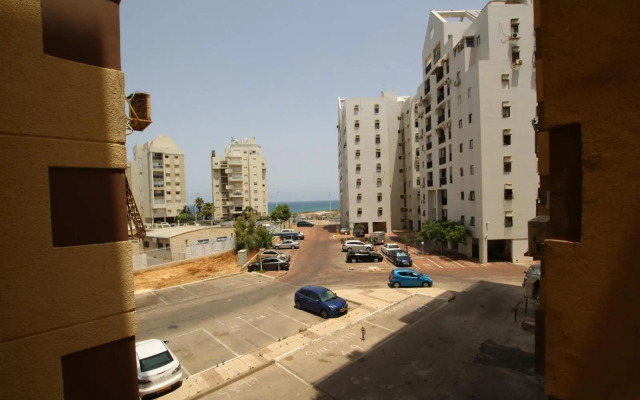 Isramax 3BR apartment near the sea.