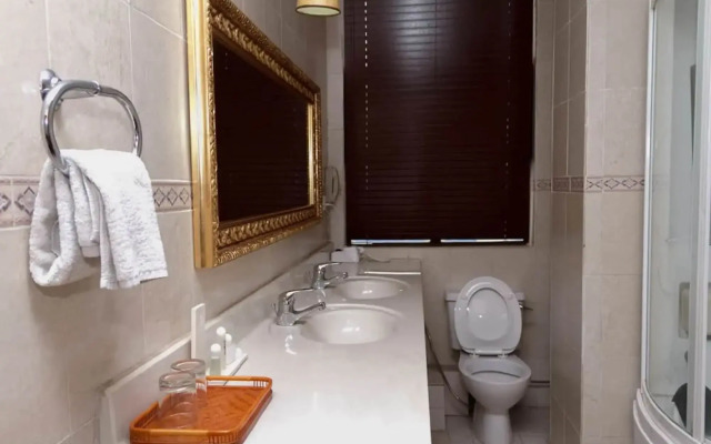 Owu Crown Hotel