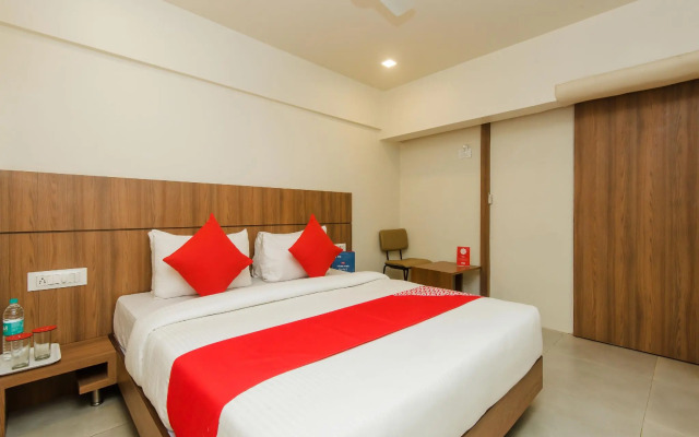 OYO 13857 Hotel Imperial