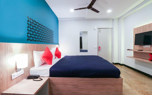 OYO X 879 Richmond Residency