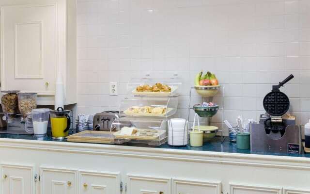 Econo Lodge Canton I-55