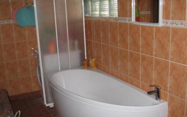 Livonia Holiday House