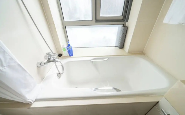 Tyms Cozy 2BR 1BA Apt Near Metro