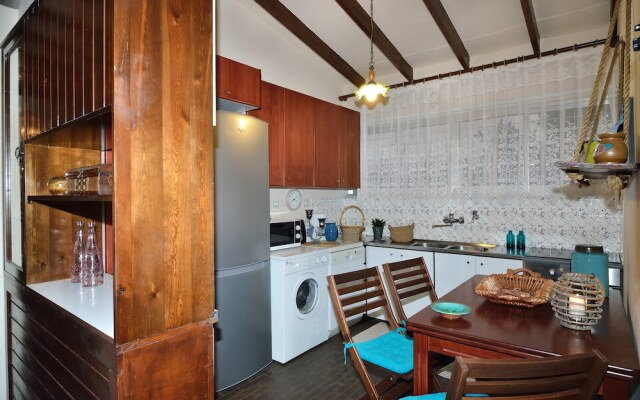 Anna's Sea House