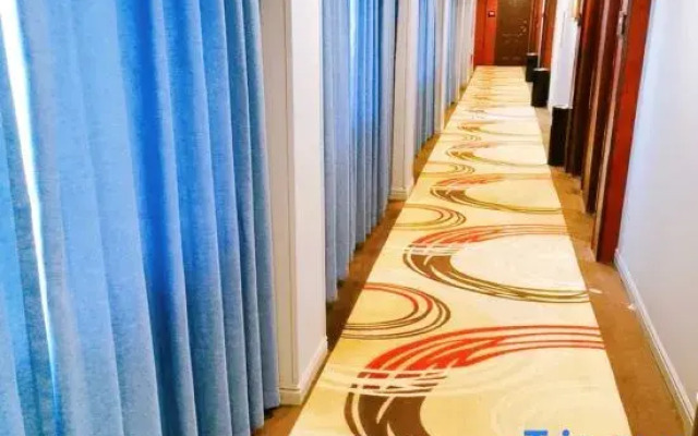 Violet Holiday Hotel (Yueyang Pedestrian Street Branch)