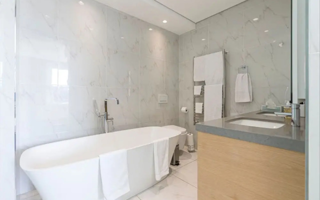 Waterfront Deluxe One Bedroom Apartment - 412