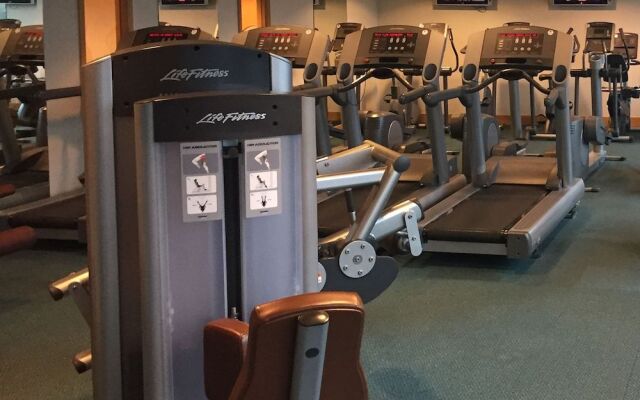 Hollywood Ace Residences