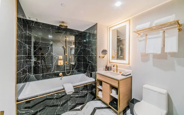 Iris Hotel Boston