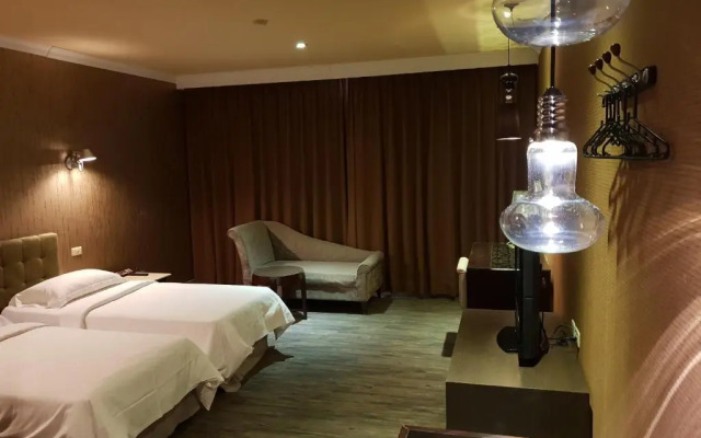 The Riverside Hotel & Motel