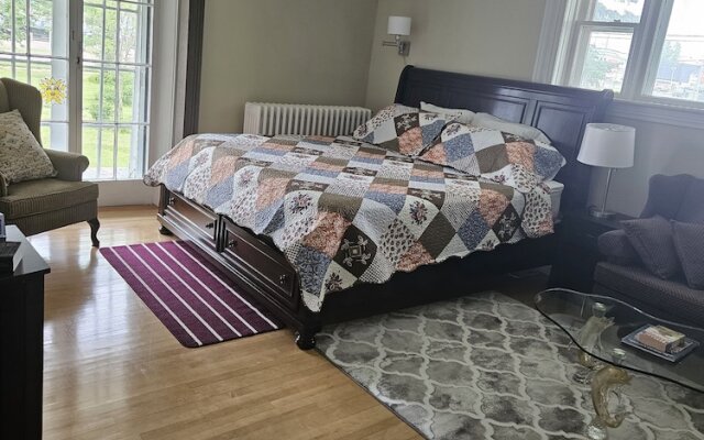 Sunflower Guest Suites