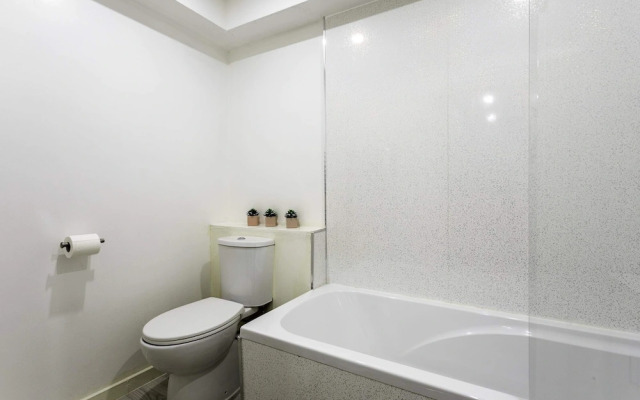 Spacious Clapham Junction Apartment