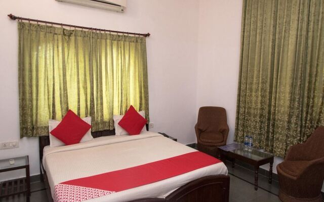 OYO 14119 Hotel Manwar