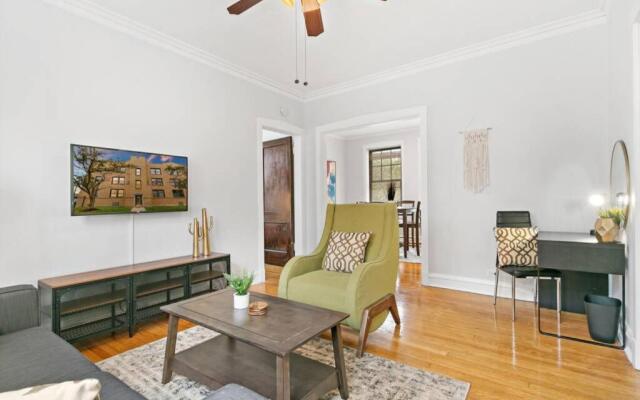 Great Price & Top Location, Comfy 1BR Apt for 4