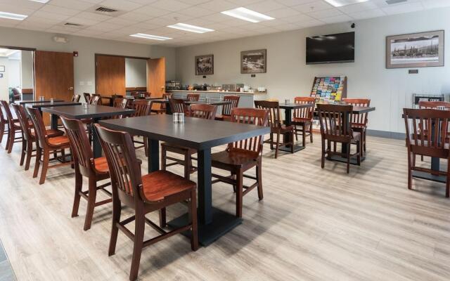 Wood River Inn & Suites