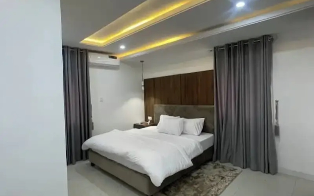New Standard Hotel And Suites