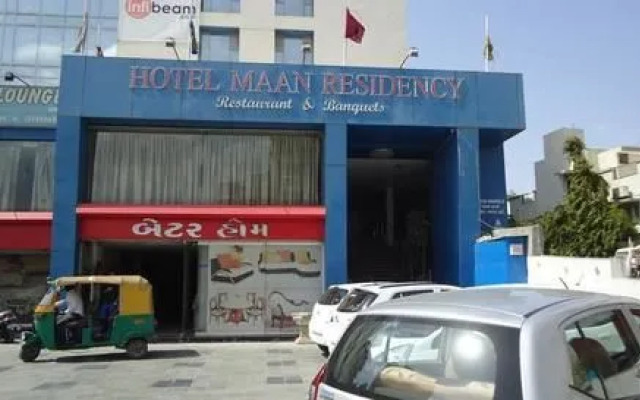 OYO 8786 Hotel Maan Residency
