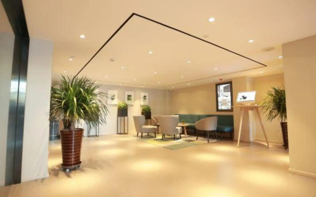 Home Inn & Suites (Harbin Ice and Snow World Sunac Mall Park Store)