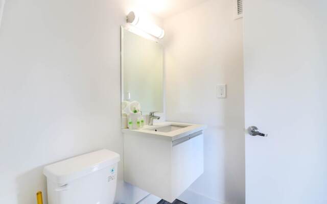 Spacious Apartment with Marina Views