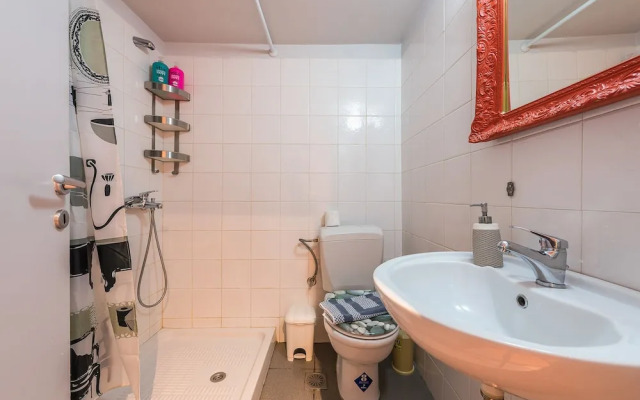 Cozy Athenian Apartment by Cloudkeys