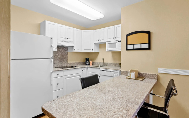 Mainstay Suites Airport