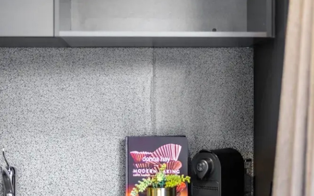 Immaculate Braddon Studio With Accessible Bathroom