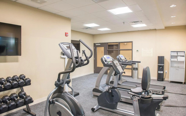 Hawthorn Suites by Wyndham Fargo