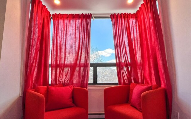 Chic Townhome with Garage Dt MTL