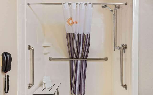 La Quinta Inn & Suites by Wyndham Las Vegas Nellis