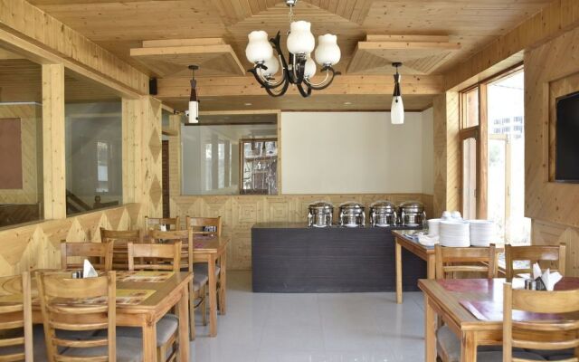 OYO 10255 Hotel Red Apple