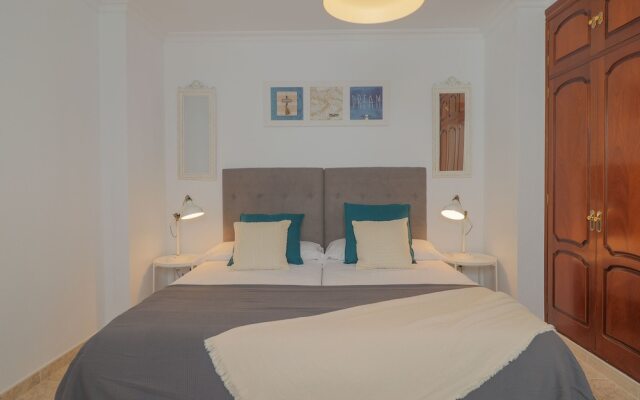 Sunny Terrace Apartment, Old Town Views