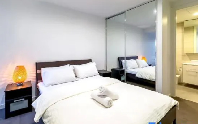 Pride Modern 2BR Apt in Bentleigh Private Garden Free Parking
