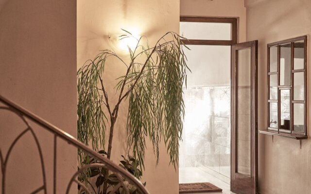 Marvelous n Bright Apartment next to Megaro Mousikis