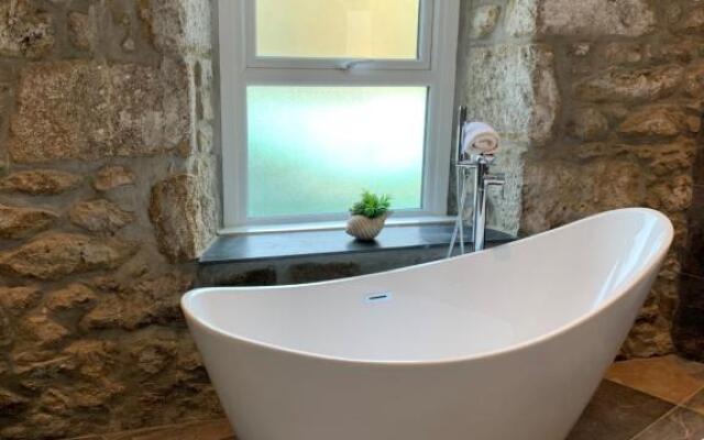 Modern studio apartment with stunning views!