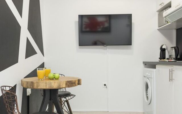 Acropolis Cozy Studio by Livin Urbban