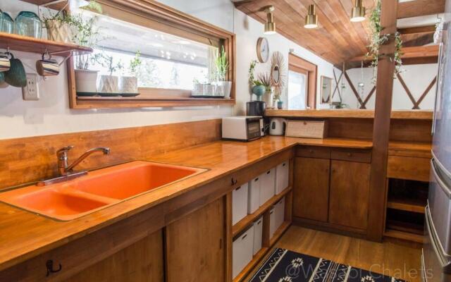Boutique Chalet sleeps 10 - Wasabi Wonderland
