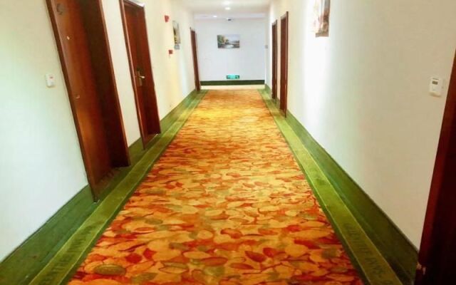 GreenTree Inn Shanghai Xintiandi Laoximen Subway Station Shell Hotel